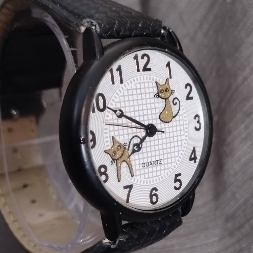 Quartz Watch with Kitty Accents, Runs & Keeps Time, New Battery - Picture 3 of 14